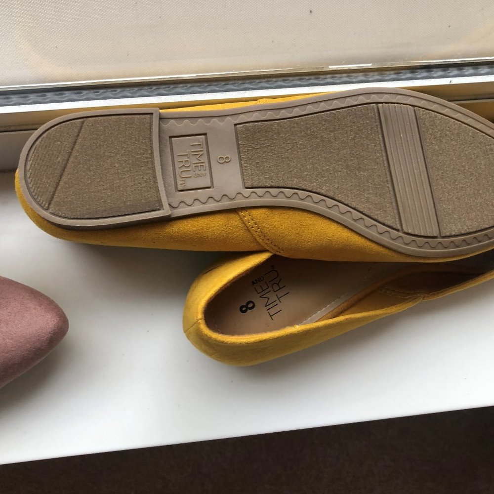 2PAIRS PALE PINK AND YELLOW FLATS